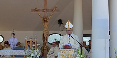 Nuncjusz apostolski: niezrozumienie mszy świętej prowadzi do „świętowania samych s