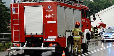 Po czołowym zderzeniu droga nr 151 jest zablokowana-17321