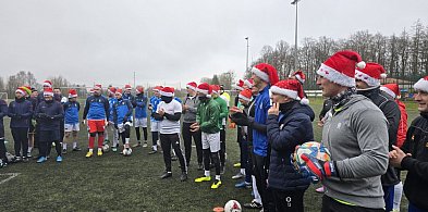 Mikołaje zagrali dla dzieci w nogę-17559