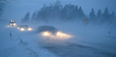 W nocy w całym kraju spadnie śnieg; IMGW ostrzega przed zamieciami śnieżnymi na pó-17846