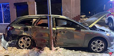 [DK 10] Ciężarówka zderzyła się z osobówką - dwie osoby ranne-17944