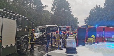 Świadkowie w sądzie o katastrofie drogowej: naczepa tira zjechała na przeciwny pas