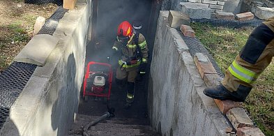 4 zastępy strażackie gasi pożar w Rzęśnicy