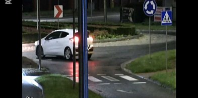 Na rondzie pod prąd i ... 25 letni pirat drogowy nagran-17081