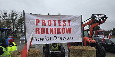 Protest rolników przeciwko Mercosur, traktory przy drog-17275