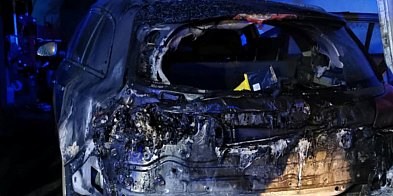 Spalił się ciągnik rolniczy i osobówka-17800