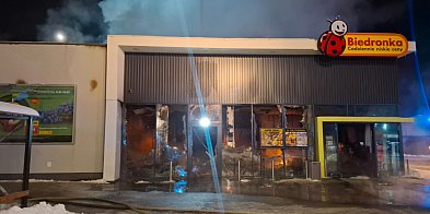 Zachodniopomorskie/ Ponad 100 strażaków dogasza pożar m-17965