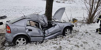 [DW 151] Dwie osoby poszkodowane po uderzeniu pojazdu-18022