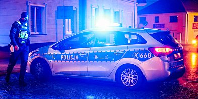 Rzucał się na jadące pojazdy i ... na policjantów