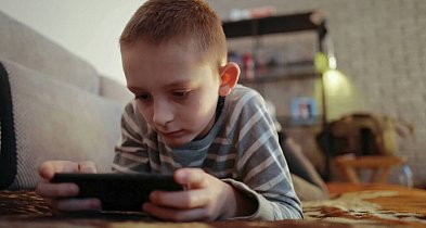 Smartfon przed 13. rokiem życia może poważnie zaszkodzić-17063