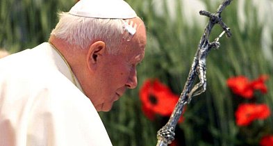 Episkopat: próby zdyskredytowania autorytetu Jana Pawła II napełniają smutkiem-17386