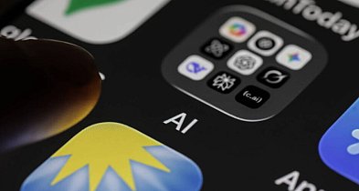 Ekspert: AI hakuje nasz system myślenia, żeby nas do czegoś przekonać-17813