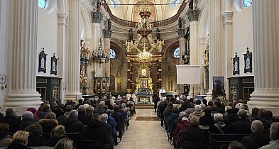 IV Niedziela Wielkiego Postu w Kościele katolickim to niedziela Laetare, czyli rad