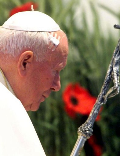 Episkopat: próby zdyskredytowania autorytetu Jana Pawła II napełniają smutkiem-17386