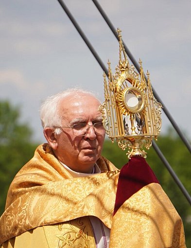 Abp Depo: zaczyna się od palenia krzyża, a później będzie się podpalać kościoły
