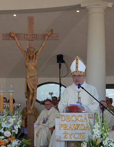Nuncjusz apostolski: niezrozumienie mszy świętej prowadzi do „świętowania samych s