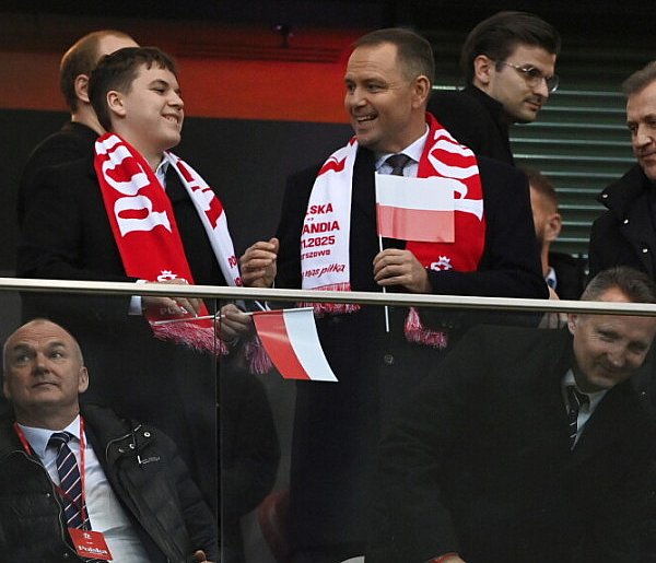 Policja prowadzi czynności ws. gróźb na portalu X skierowanych do prezydenta Nawro-17287