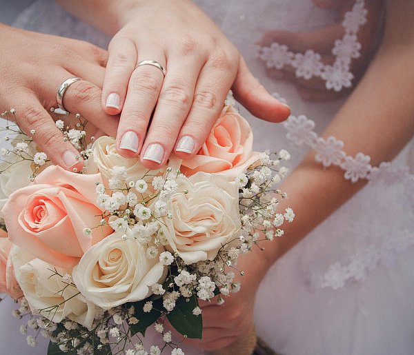 40 tys. zł za ślub i dziecko. PiS chce zachęcać do małżeństw i rodzicielstwa-17438