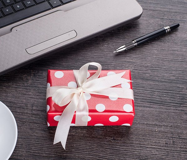 Świąteczna paczka może stać się problemem. Skarbówka patrzy z ukrycia-17464