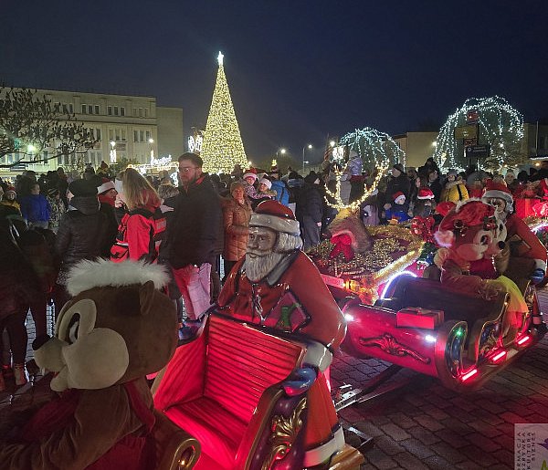 Mikołaj, choinka i świąteczny jarmark-17562