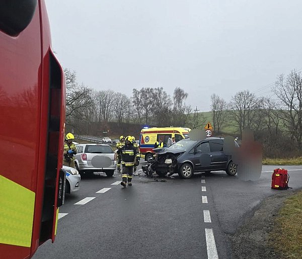 [DK 20] Czołowe zderzenie dwóch pojazdów-17556