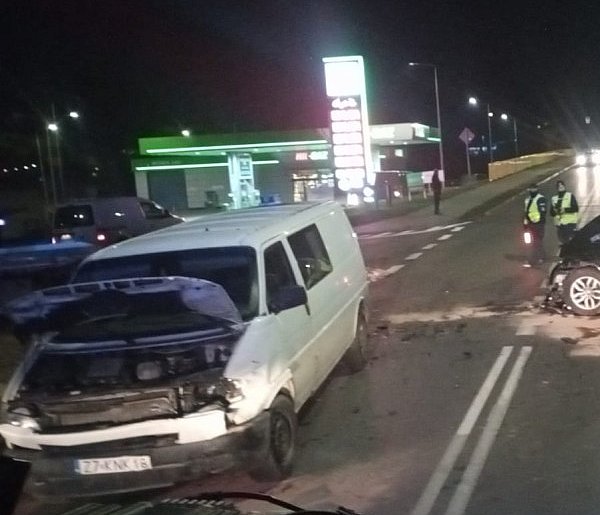[DW 148] Zderzenie dwóch pojazdów - jedna osoba trafiła do szpitala-17773