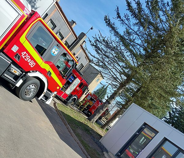 4 zastępy strażackie gasi pożar w Rzęśnicy