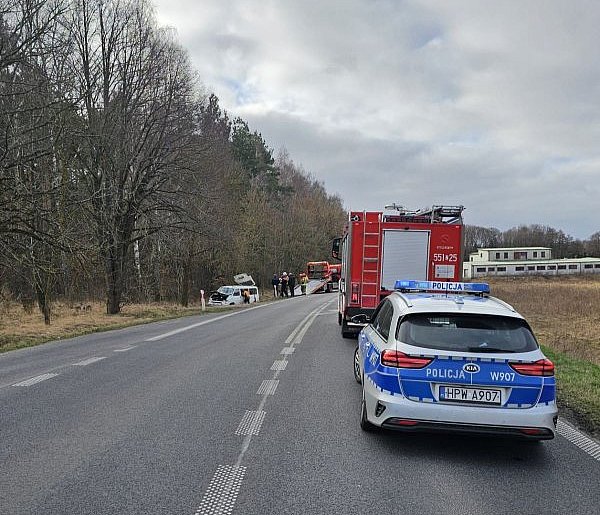 [DW 163] Zderzenie busa z osobówką