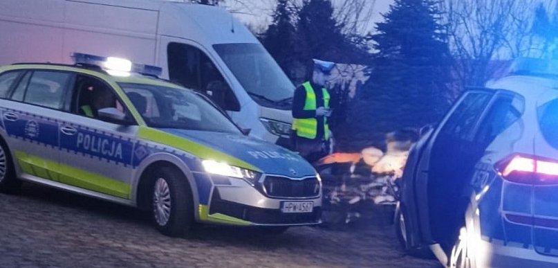 Policyjny pościg za 15 - latkiem zakończony zderzeniem z radiowozem
