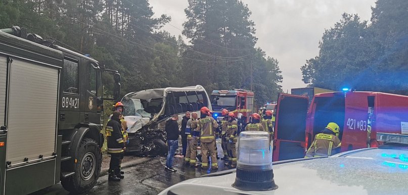 Świadkowie w sądzie o katastrofie drogowej: naczepa tira zjechała na przeciwny pas