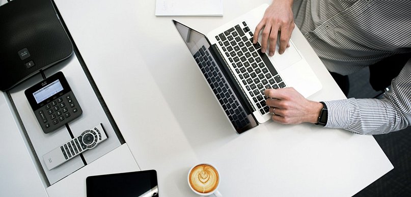 Szkolenie dla logistyka, które realnie podnosi kompetencje – sprawdź, co musi zawi