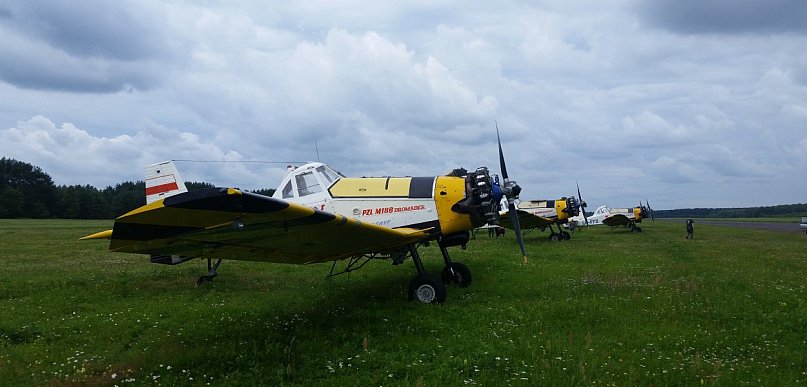 6 zastępów straży pożarnej i 3 samoloty gaszą pożar koło Tuczna