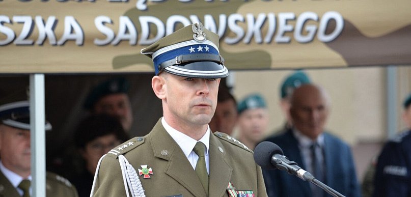 BBN: Prezydent mianował 12 oficerów WP na stopnie generalskie i admiralski, akty z