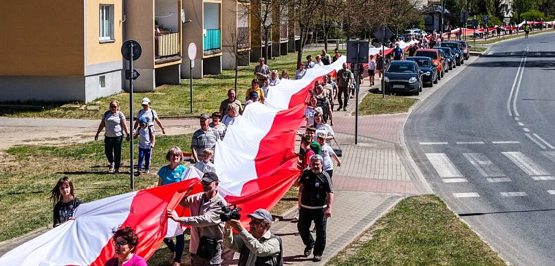 Najdłuższa flaga Polski została rozwinięta w Bornem Sulinowie