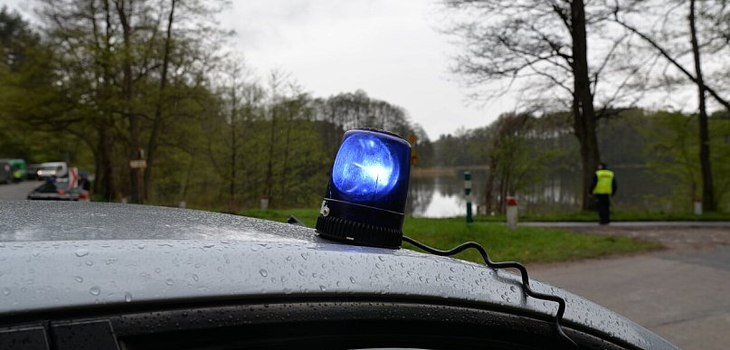 Czterech młodych napadli i grozili zabiciem 54 letniemu mężczyźnie
