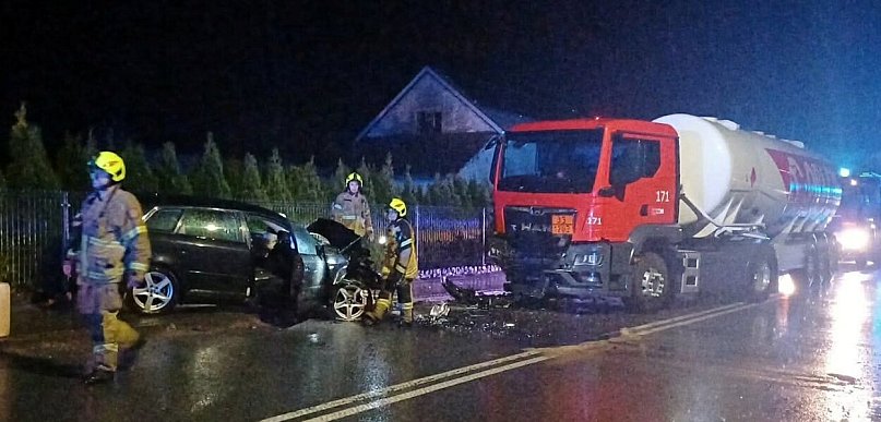 [DW 163] Osobówką w cysternę do przewożenia paliwa