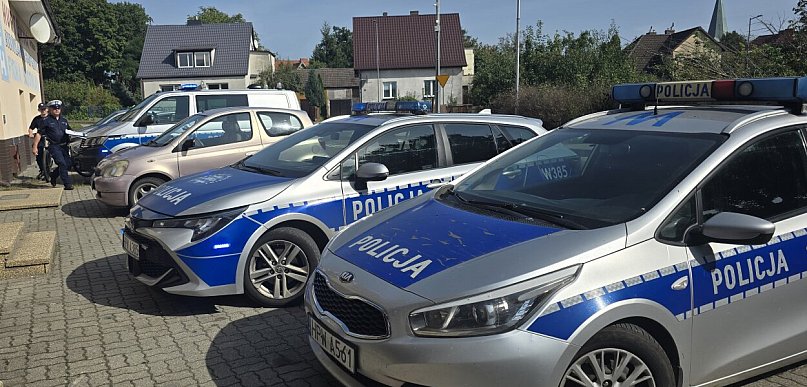 Mężczyzna zabarykadował się w mieszkaniu i groził zamordowaniem matki i dziecka