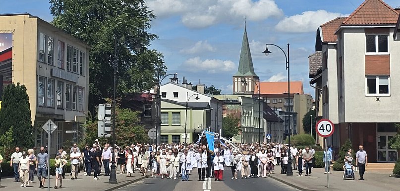 Eucharystyczny Chrystus przeszedł ulicami Drawska Pomorskiego