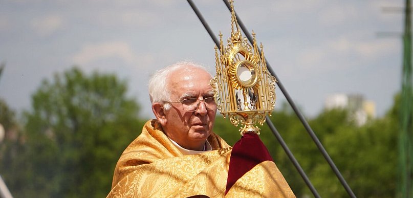 Abp Depo: zaczyna się od palenia krzyża, a później będzie się podpalać kościoły