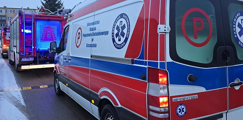 42-letni kierowca zmarł w szpitalu - jego samochód dachował i wpadł do rzeki - 17908