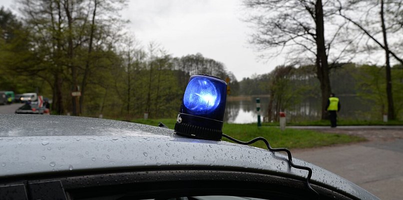 Czterech młodych napadli i grozili zabiciem 54 letniemu mężczyźnie