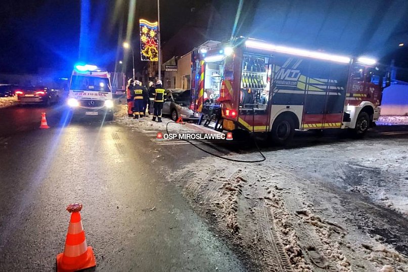 [DK 10] Tir wbił się w osobówkę