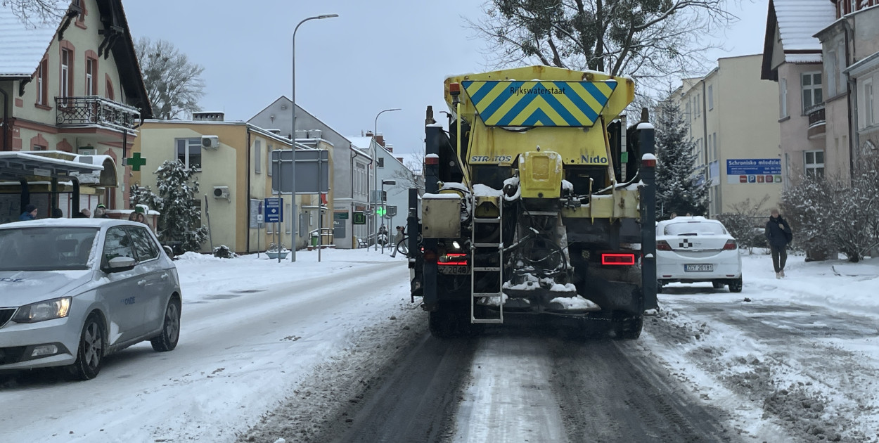 Ekspertka: sól drogowa niszczy środowisko jeszcze długo po zimie