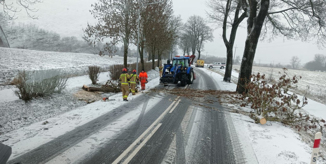 Strażacy walczą z pogodą