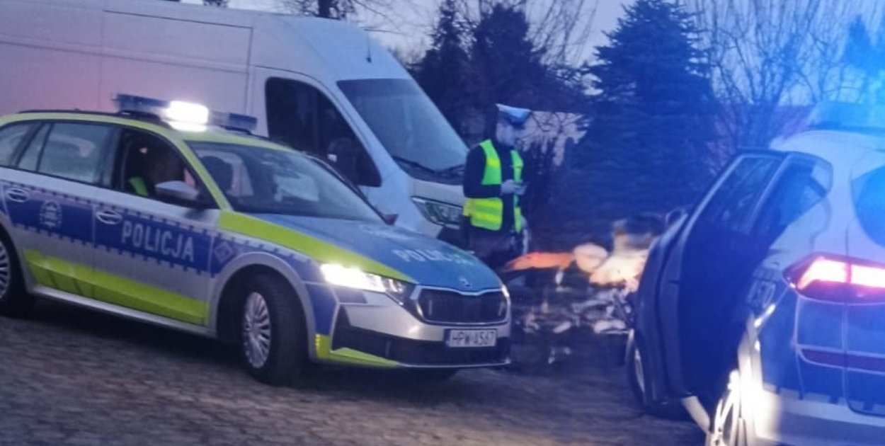Policyjny pościg za 15 - latkiem zakończony zderzeniem z radiowozem