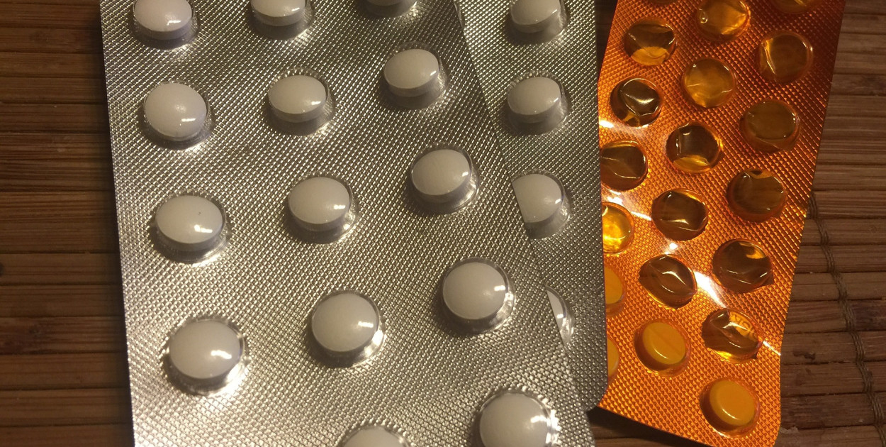 Pilny komunikat GIF. Popularny lek dla kobiet wycofany z aptek