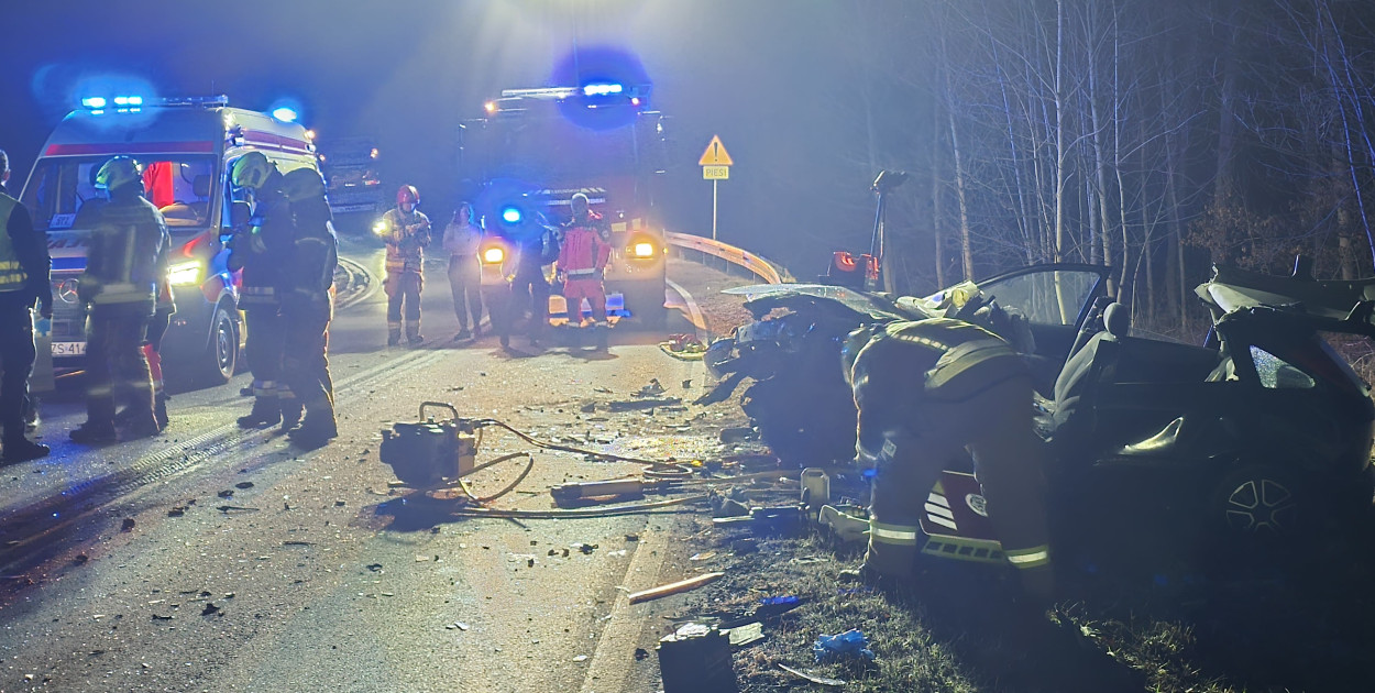 [DK 20] Czołowe zderzenie osobówek - pijany kierowca?